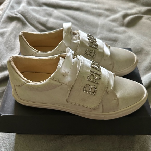 Blue by Betsey Johnson Women's SB-Liana Sneaker, Ivory Satin, 9 - Picture 3 of 9